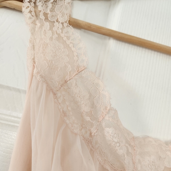 1960s Vanity Fair Nightgown - Picture 8 of 8